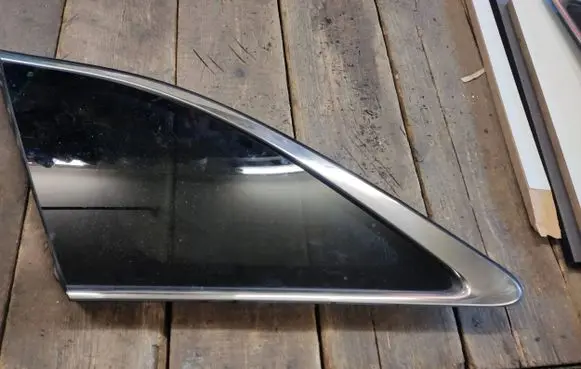 KIA Sorento Rear side window 43R000399 E000008 DOT748AS3M35