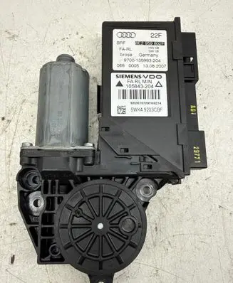 Audi A4 S4 B7 8E 8H Front door window regulator motor 8E2959802F 105843204 9700105993204