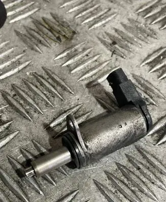 Audi A4 S4 B8 8K Camshaft vanos timing valve 06H103697A