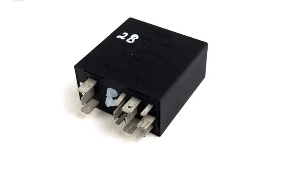 Audi A4 S4 B6 8E 8H Light relay 8d0907701a