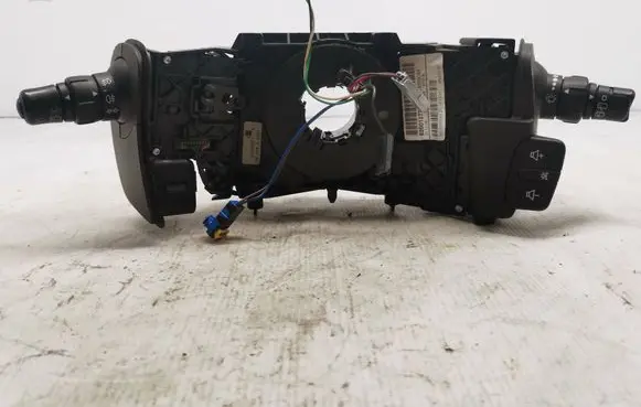 Wiper turn signal indicator stalk/switch
