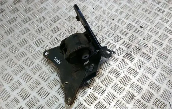 Toyota Yaris Engine mount bracket