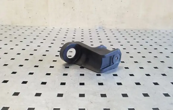 Volvo XC90 Air filter cleaner box bracket assembly 31370343
