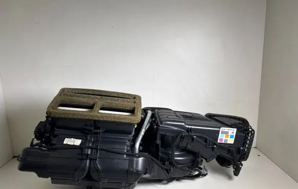 Ford Mustang VI Interior heater climate box assembly FR3B19B555BP