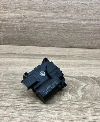 Toyota Corolla Verso E121 Air flap motor/actuator 1138002051 10E13
