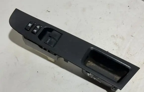 Toyota Yaris Electric window control switch