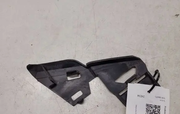 Volvo V50 Front bumper mounting bracket