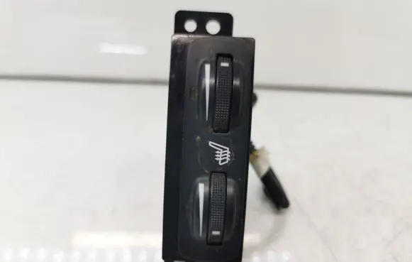 Toyota Avensis T250 Seat heating switch 453417