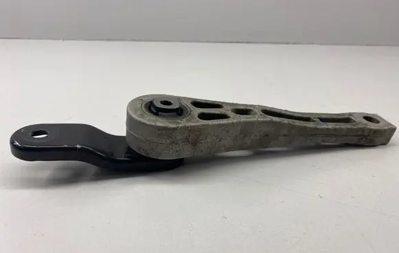 Volkswagen Tiguan Engine mount bracket 7N0199855A
