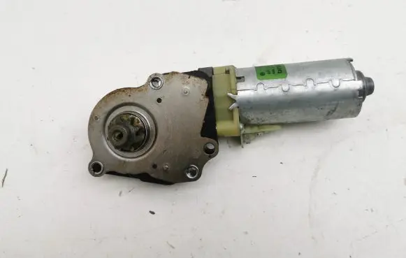 Volvo XC90 Seat adjustment motor 0130002528