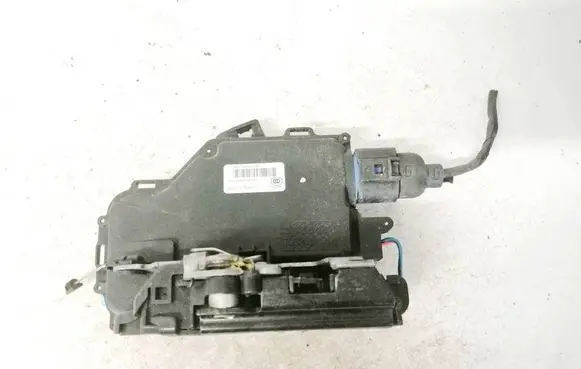 Volkswagen Golf V Rear door lock 7l0839016d