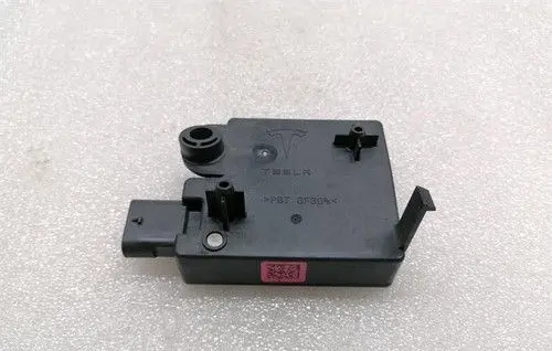 Tesla Model Y Central body control module 109785500H