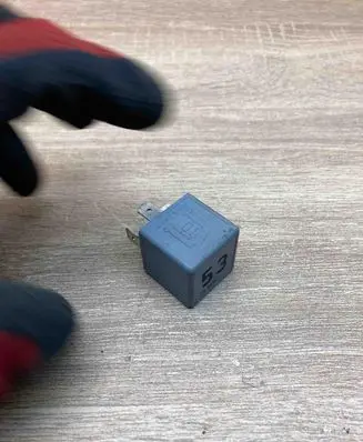 Volkswagen PASSAT B5 Other relay 141951253B V23134B52X227