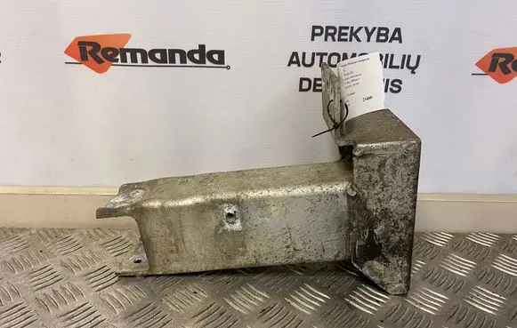 BMW X3 E83 Front bumper mounting bracket 13824310