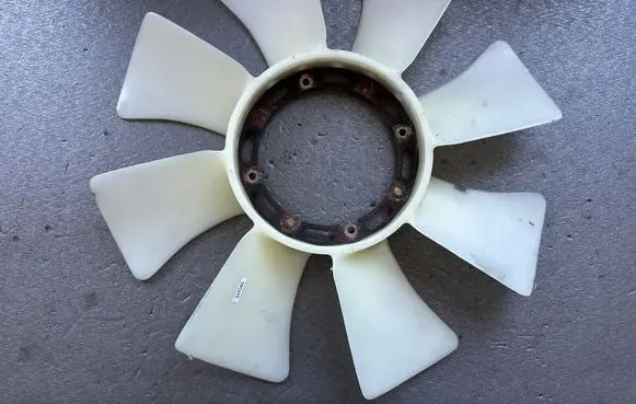Mitsubishi Pajero Fan impeller MD050475