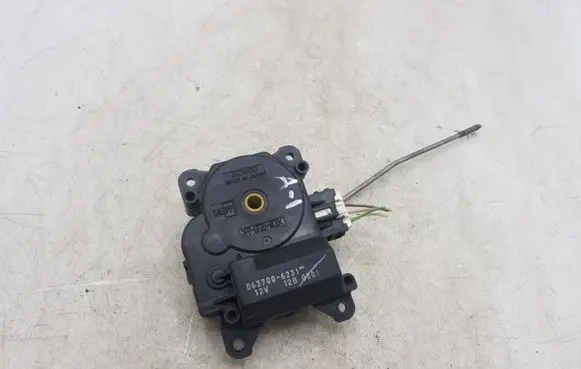 Toyota Avensis T220 Air flap motor/actuator 0637006231