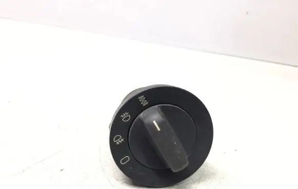 Fog light switch