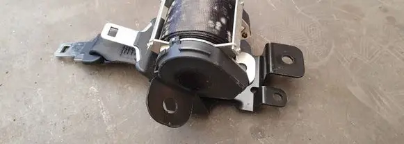 Nissan Qashqai Middle seatbelt (rear) 