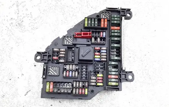 BMW 5 F10 F11 Fuse module 923442301