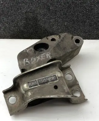 Engine mount bracket
