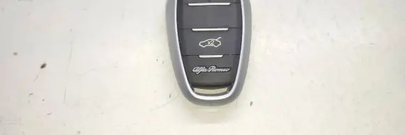 Alfa Romeo Giulia Ignition key/card 156118664