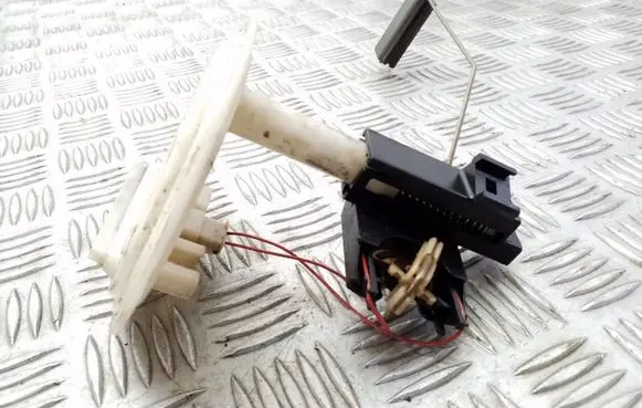 Volvo XC70 Fuel level sensor 