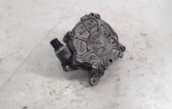 Volkswagen PASSAT B7 Vacuum pump 03L145100