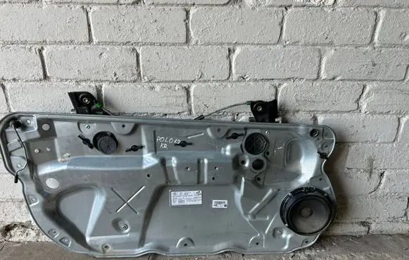 Volkswagen Polo Front door window regulator with motor 6q3837755A 18422