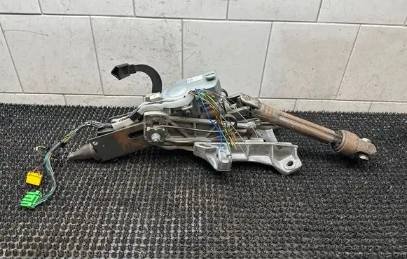 Steering wheel axle set