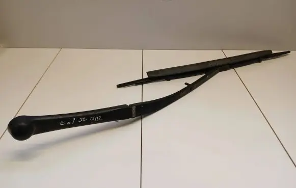 BMW 5 E39 Front wiper blade arm 102076