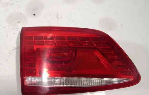 Volkswagen PASSAT B7 Tailgate rear/tail lights