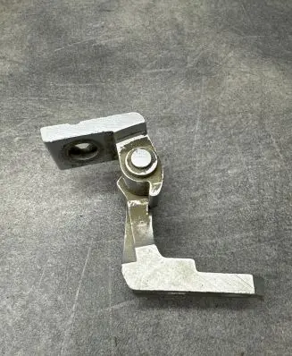 Volkswagen Touran I Rear door upper hinge