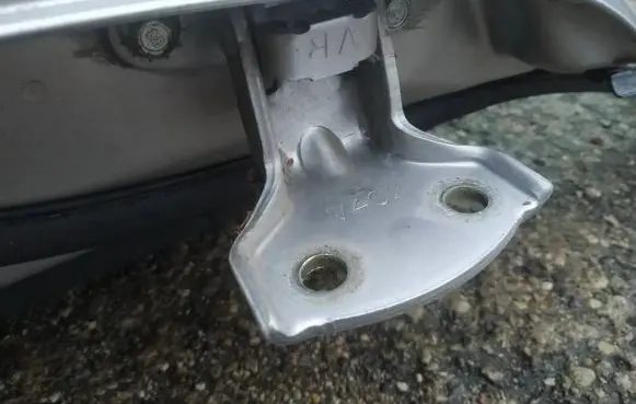 Chevrolet Epica Rear door lower hinge