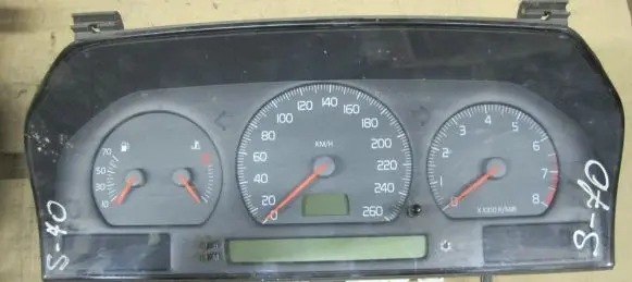 Volvo S70 V70 V70 XC Speedometer (instrument cluster) 9148926