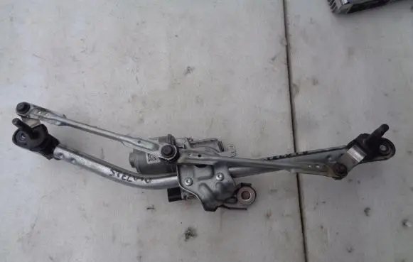 Alfa Romeo Stelvio Front wiper linkage and motor 5520125874