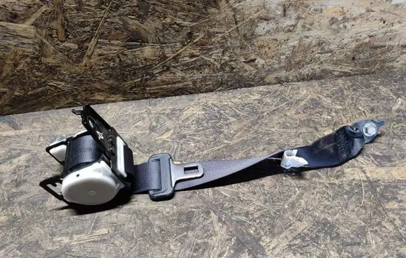 Infiniti Q70 Y51 Rear seatbelt C7021G0634