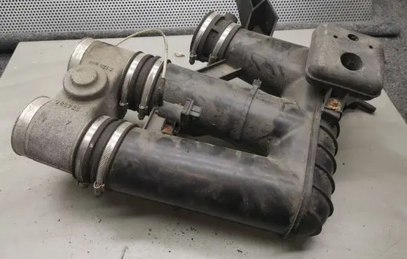 Opel Omega B2 Intake manifold 90499170