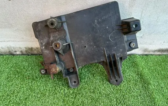 Mitsubishi Colt Battery tray 8201A084