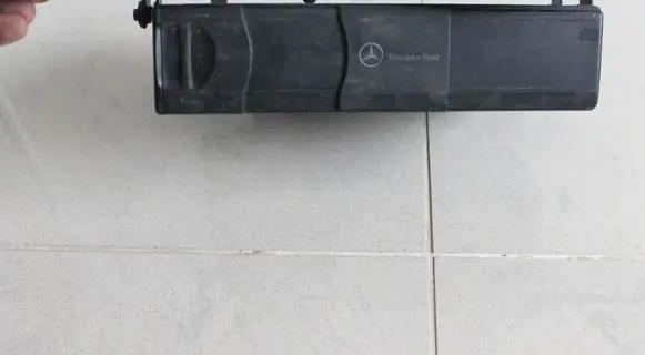 Mercedes-Benz C W203 CD/DVD changer A2028204114 C20299146 AL301020299146