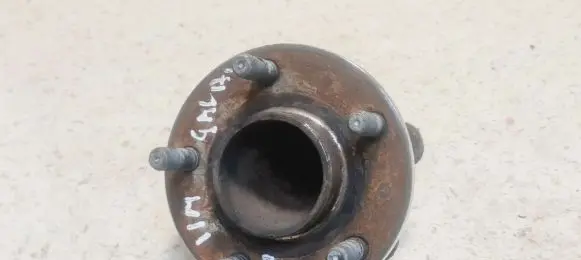 Ford Focus Rear wheel hub BV612C299BAB