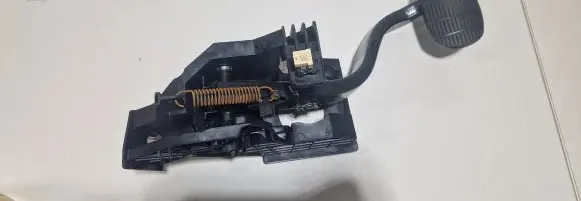 BMW X2 F39 Brake pedal 6860675