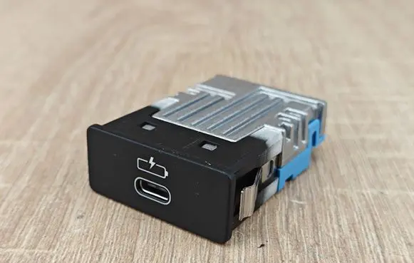 BMW 4 G22 G23 G24 G26 USB socket connector 8711940