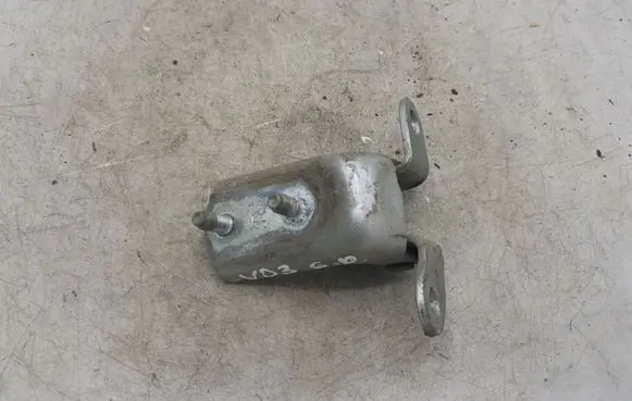 Toyota Avensis T220 Rear door upper hinge NOCODE