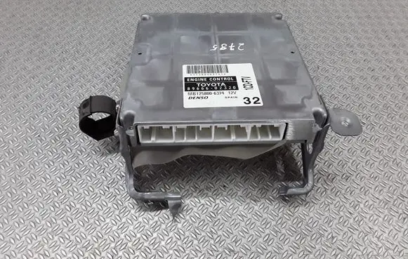 Toyota Corolla E120 E130 Engine control unit/module 8966602320
