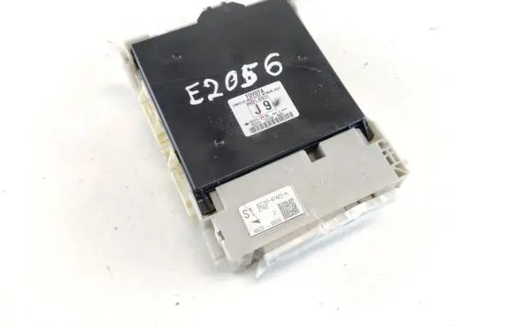 Toyota Prius+ (ZVW40) Fuse module 8273047420A 8922147211