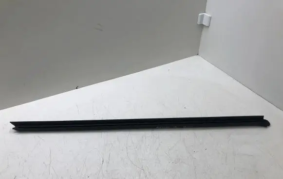 Opel Astra K Front door windshield rail 