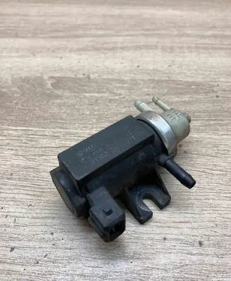 Volkswagen PASSAT B5 Turbo solenoid valve 1H0906627A
