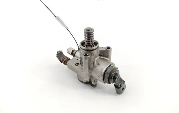 Volkswagen Golf V Fuel injection high pressure pump 03C127025R