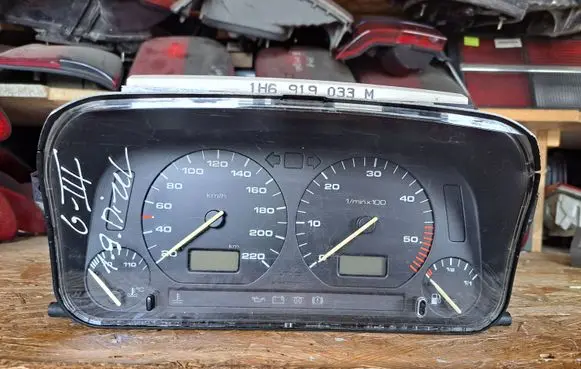 Volkswagen Golf III Speedometer (instrument cluster) 1H6919033M