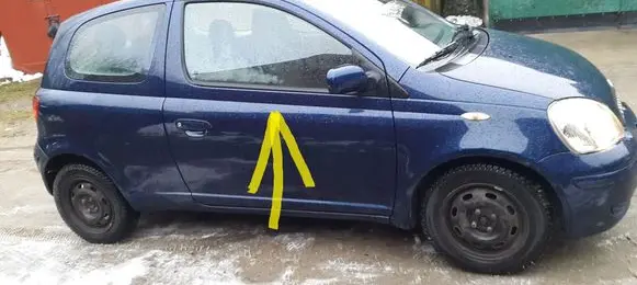 Toyota Yaris Front door window/glass (coupe) 